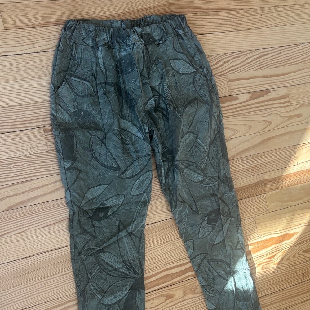 Leaf Patterned Green Pants